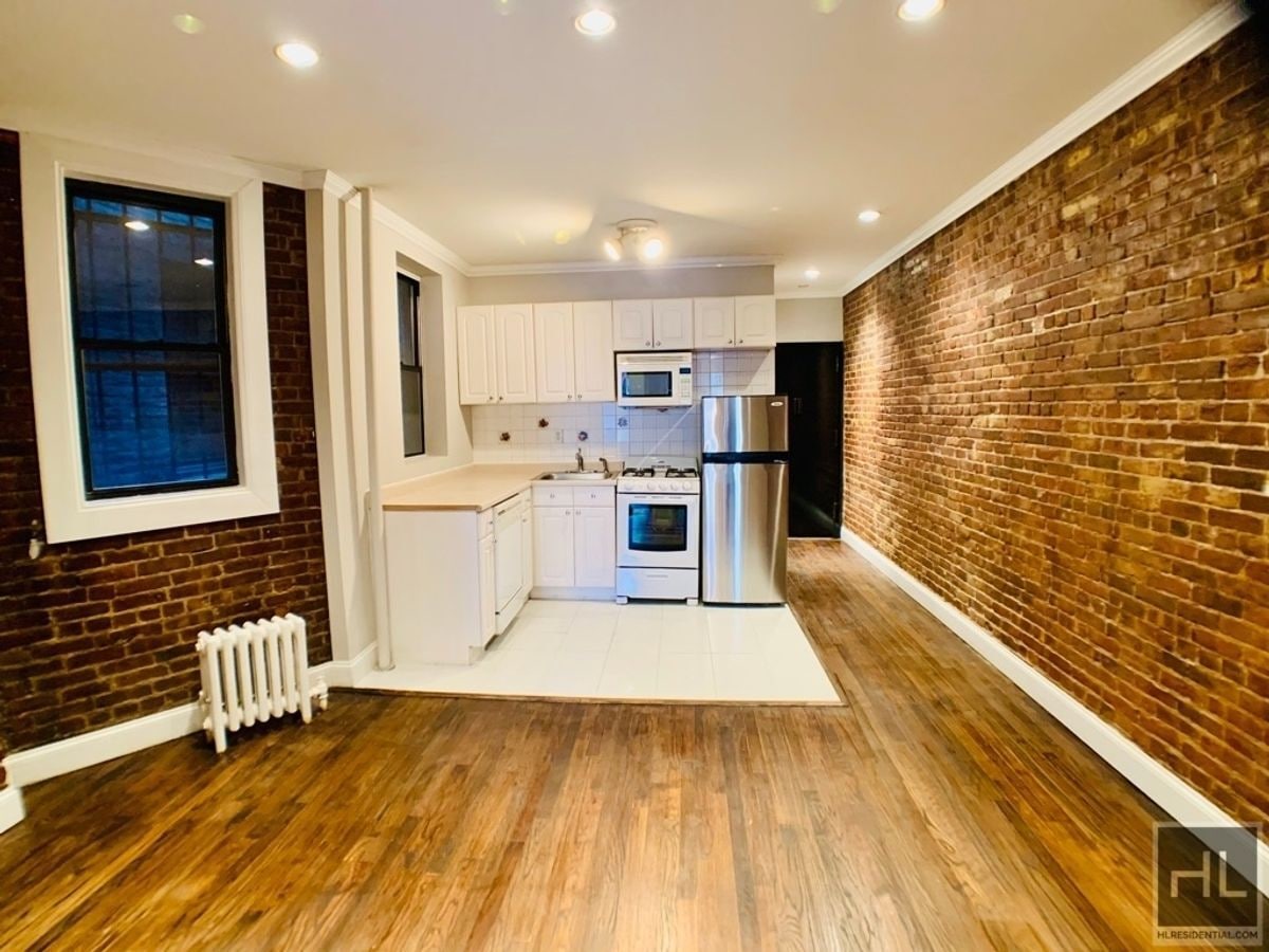 Building Photo - Tenth Avenue