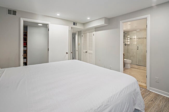 Building Photo - 3 Washington Cir NW