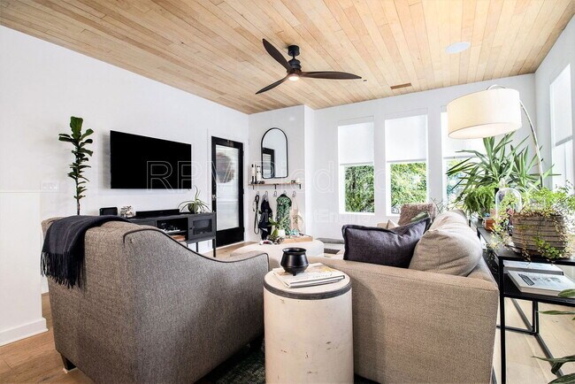 Building Photo - 395 Pratt Dr SE