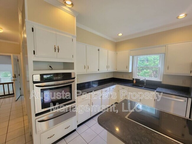 Building Photo - 650 Woodstone Way