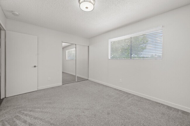 Building Photo - Private pool oasis!