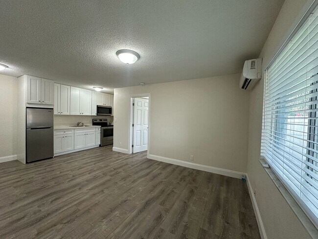 Interior Photo - 5901-5911 NE 18th Ave