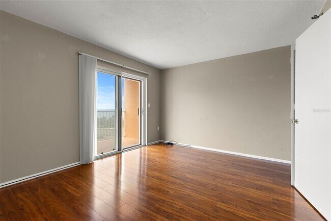 Building Photo - 7430 Sunshine Skyway Ln S