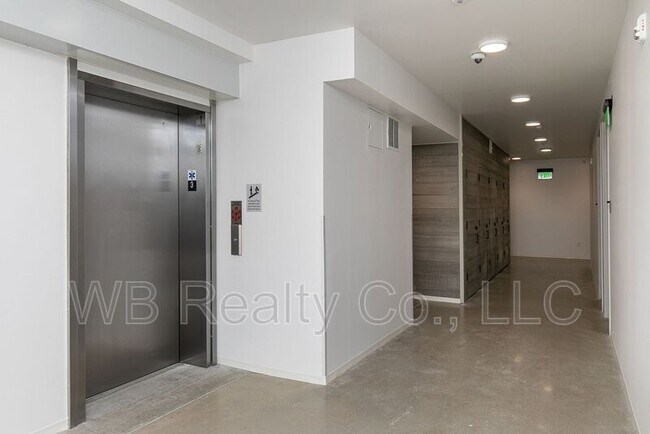 Building Photo - 315 5th St