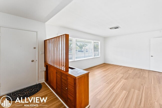 Building Photo - Stylishly Renovated Santa Ana Gem – 4-Bedr...