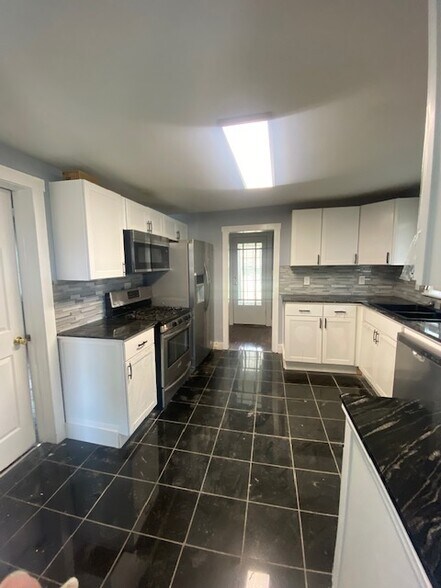 Building Photo - 1710 E Fayette St