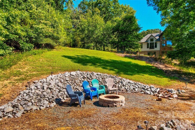 Building Photo - 111 Farmington Ln