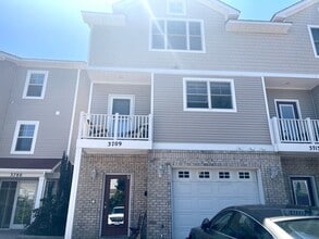 Building Photo - Gorgeous 3 story, 3 bed home in Ocean Park!