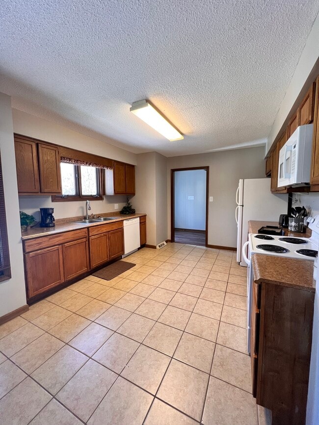 Building Photo - 208 Brambleton Ct