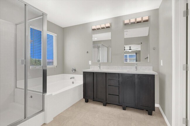 Building Photo - 6732 Journey Hills Ct