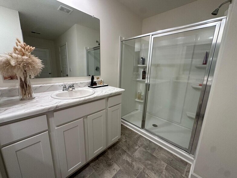 Building Photo - 608 Gray Br Ct