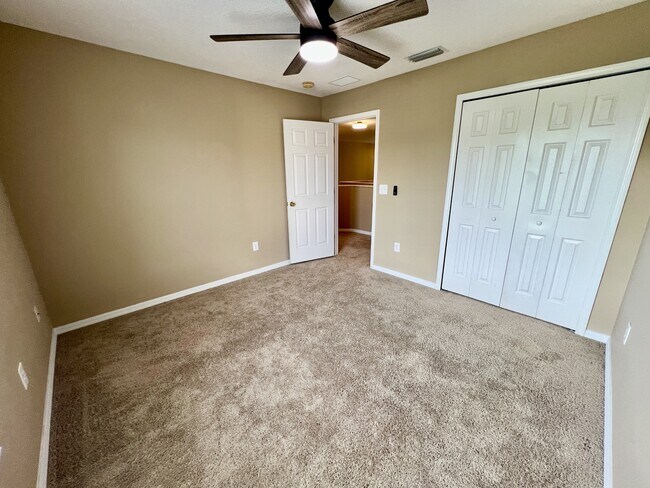 Building Photo - 10904 Summerton Dr