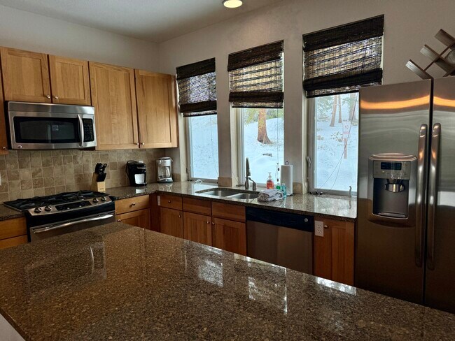 Building Photo - 76 Pinecone Trl