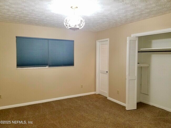 Building Photo - 2758 Oakdale Dr W