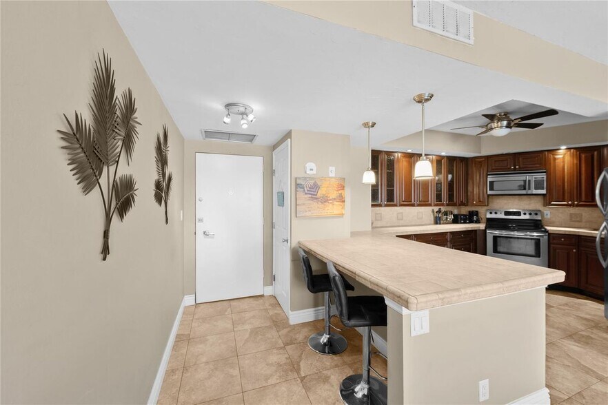 Building Photo - 3700 Galt Ocean Dr