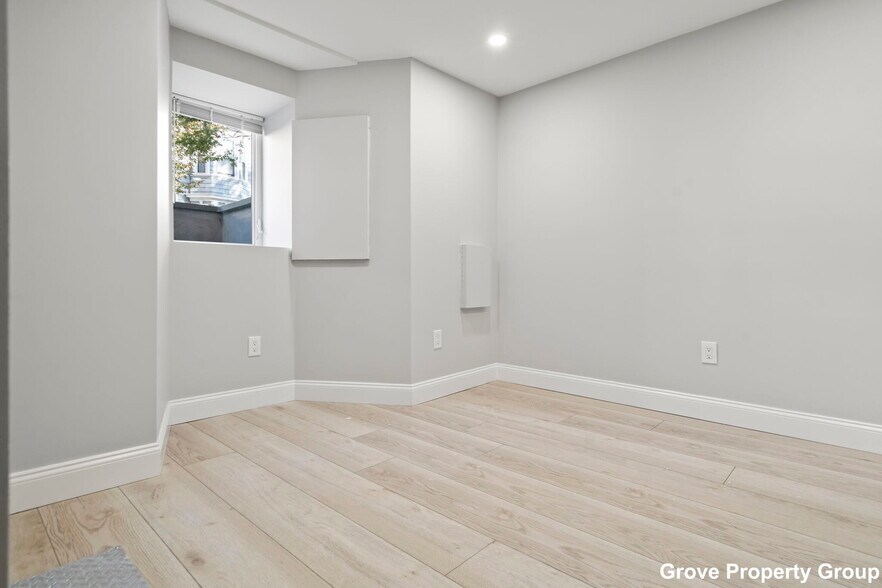 Building Photo - 531 E 5th St