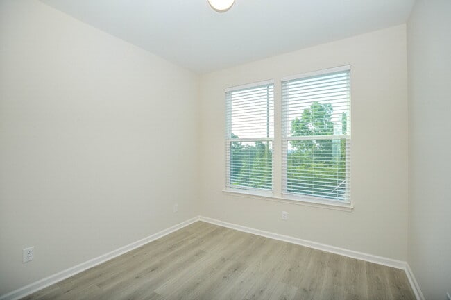 Building Photo - New Price | Brand-New 5 Bedroom Tega Cay Home with Flexible Lease Options