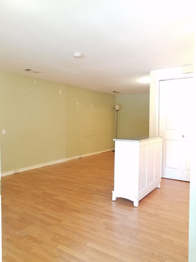 Building Photo - 9810 Hellingly Pl