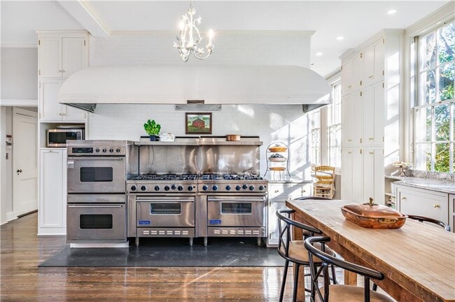 Building Photo - 115 Narragansett Ave