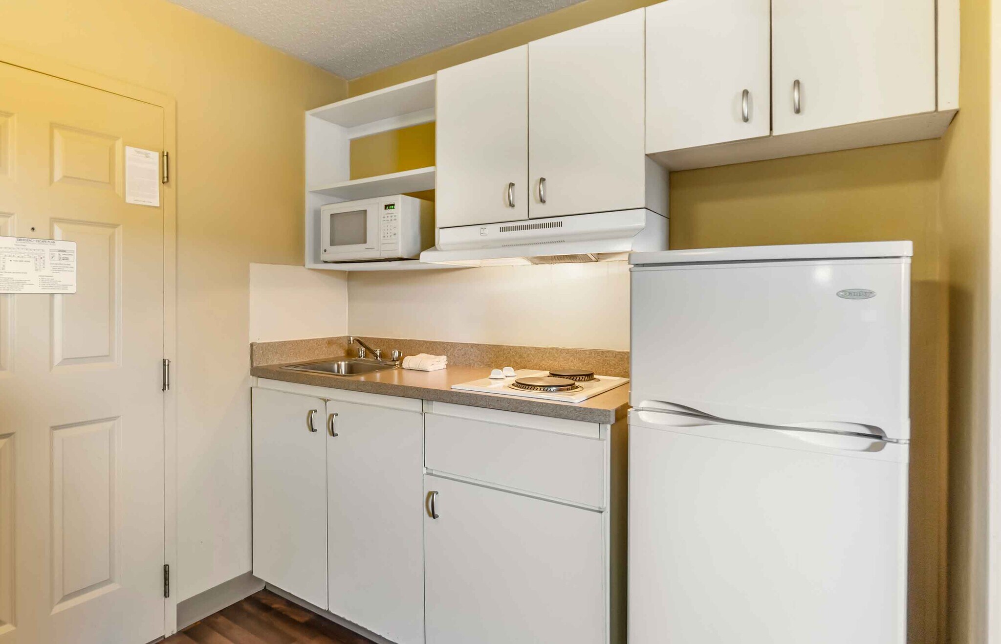 Building Photo - Furnished Studio-Chesapeake - Churchland Blvd.