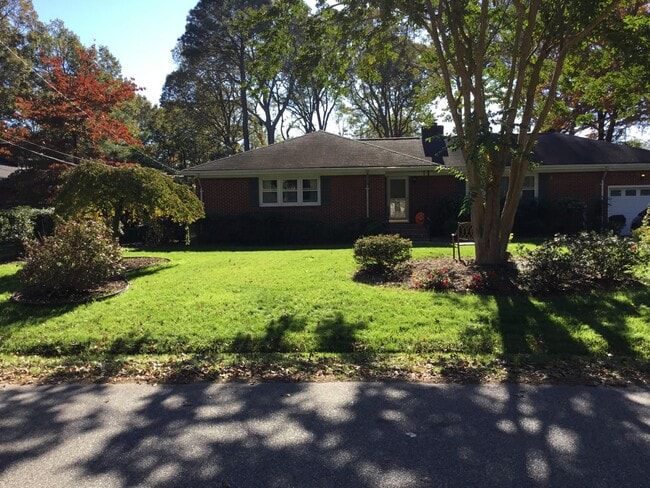 Building Photo - Recently updated ranch in Thoroughgood!