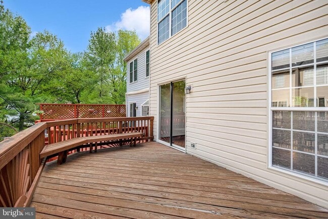 Building Photo - 2303 Massanutten Dr