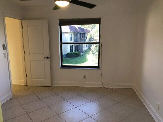 Building Photo - 21911 Lake Forest Cir