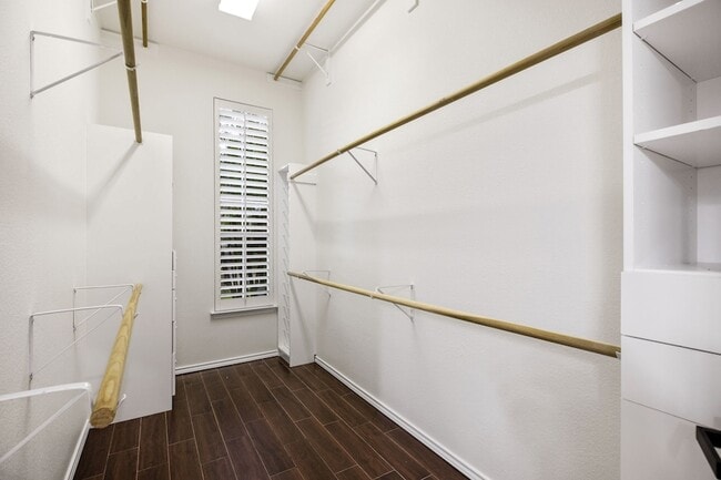 Building Photo - 1417 Cool Springs Dr