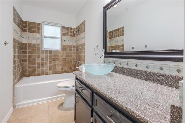 Building Photo - 507 San Jacinto St