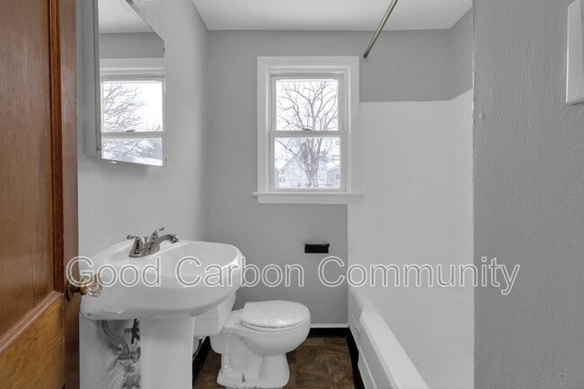 Building Photo - 854 Richmond Ave