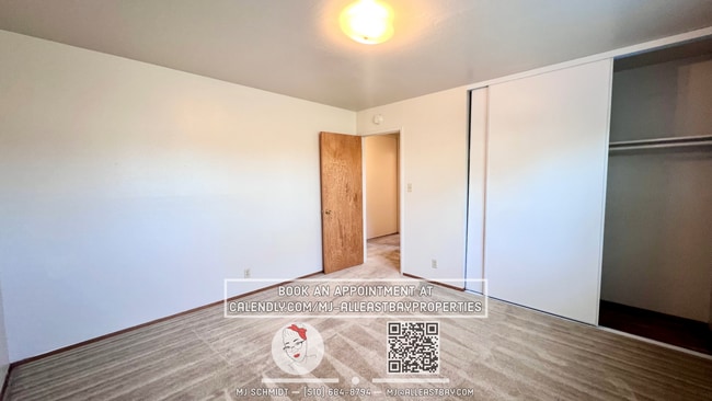 Building Photo - Spacious top floor 2 bedroom, walking dist...