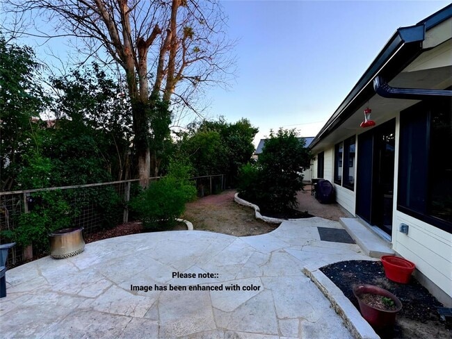 Building Photo - 9007 Spring Lake Dr