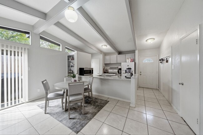 Building Photo - 4102 Sherwood Ln