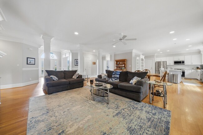 Building Photo - 4013 Lambs Creek Ct