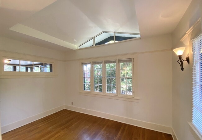 Building Photo - 686 S Grand Ave