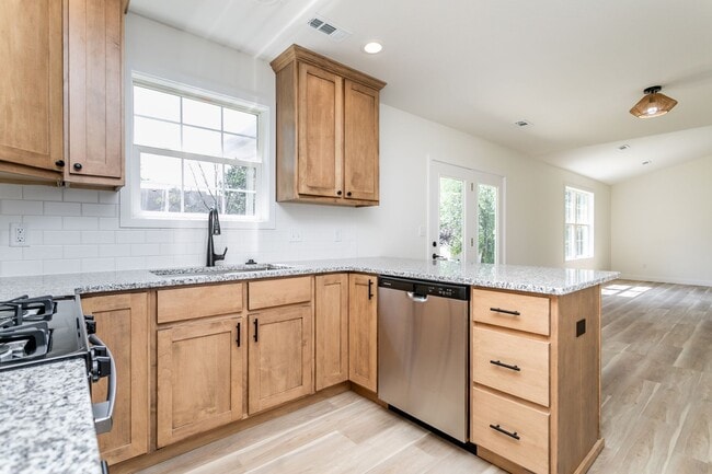 Building Photo - Newly Remodeled Picturesque Home in North ...