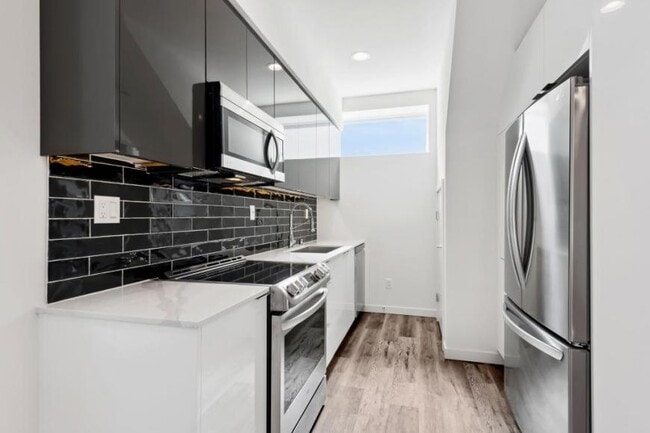 Building Photo - 2 bedroom in Seattle WA 98103