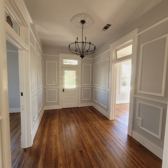 Building Photo - 343 Adelle St