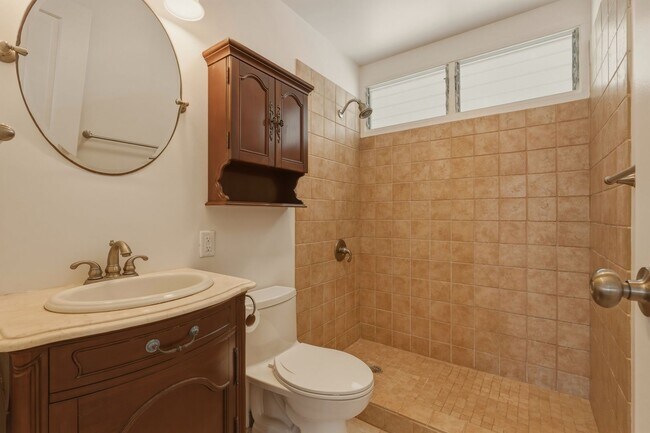 Building Photo - Spacious Aikahi Loop House in Kailua