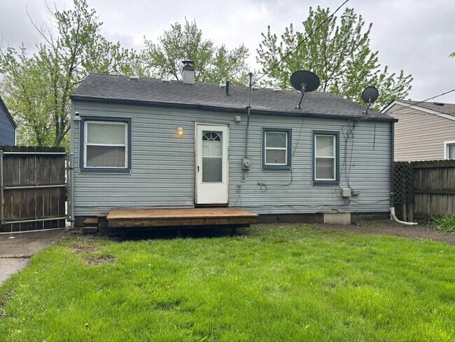 Building Photo - 8065 Prospect Ave