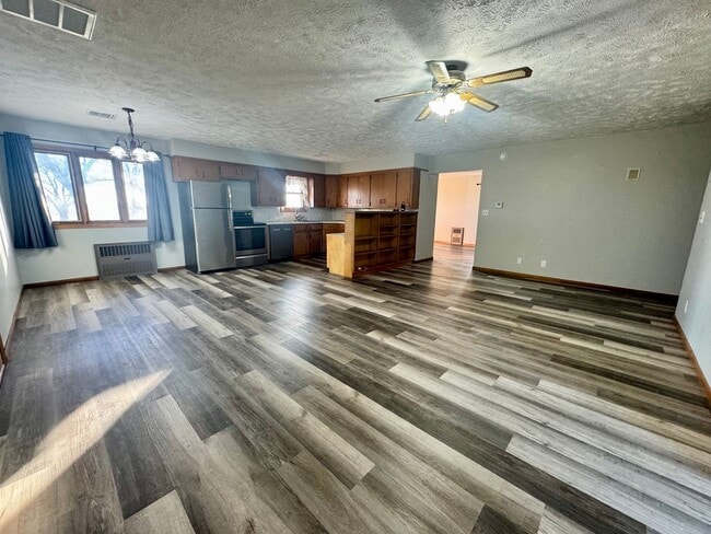 Building Photo - 4 bed, 2 bath acreage in Pickrell area