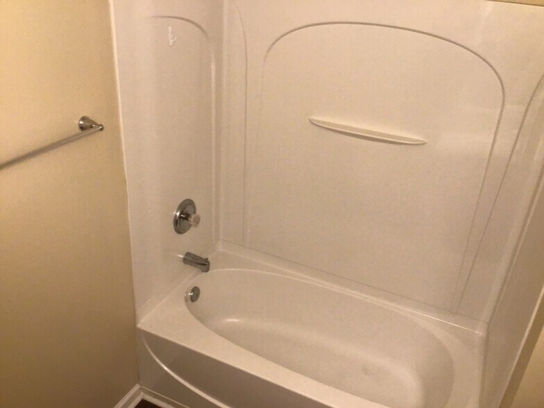 Building Photo - 5069 Carrington Ct