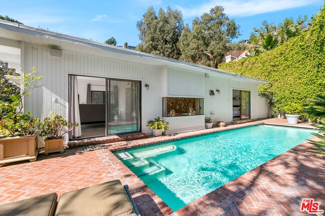 Building Photo - 1644 Marmont Ave