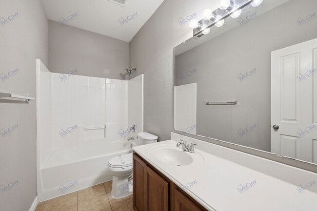 Building Photo - 604 Creekside Dr