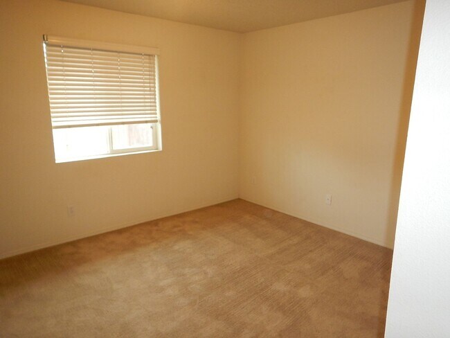 Building Photo - 3 Bedroom, 2 Bathroom North of Prineville - Fenced Back Yard - Available soon!