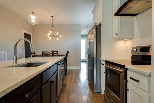 Building Photo - 1515 21st Ave N