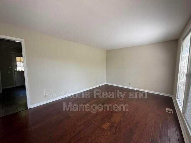Building Photo - 1511 Cavern Court