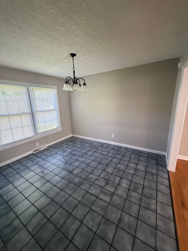 Building Photo - 3 Bedroom 3 Bathroom For Rent
