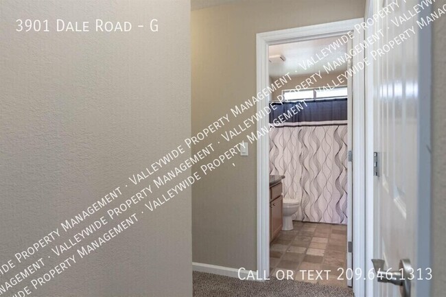 Building Photo - Modesto 2 Bedroom 2 Bath Condo "Parkview V...