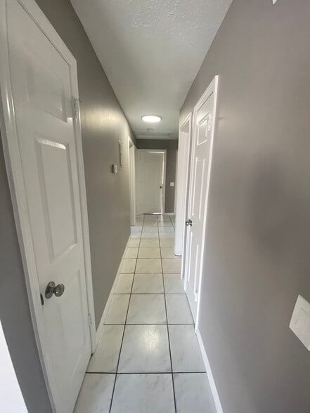 Building Photo - 3405 W Sligh Ave